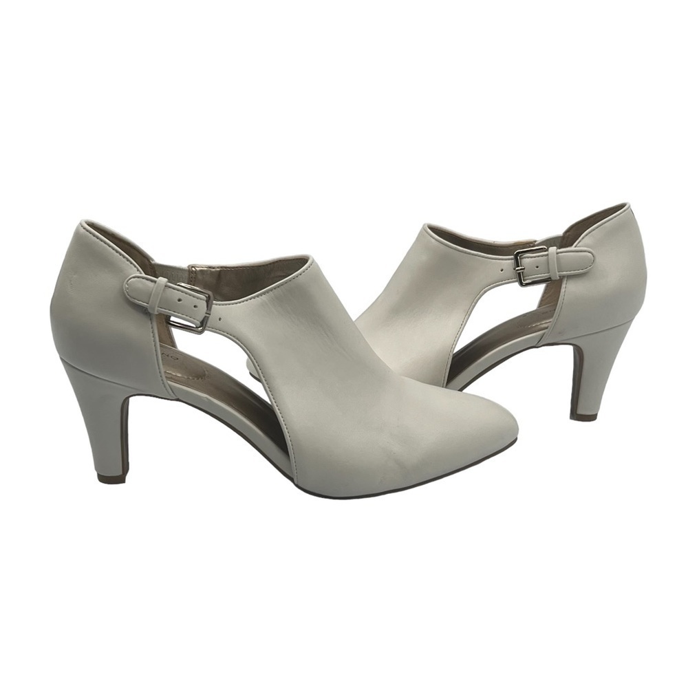 Bandolino White Wardell Pointed Closed Toe Heels Size 9 1/2 Women’s